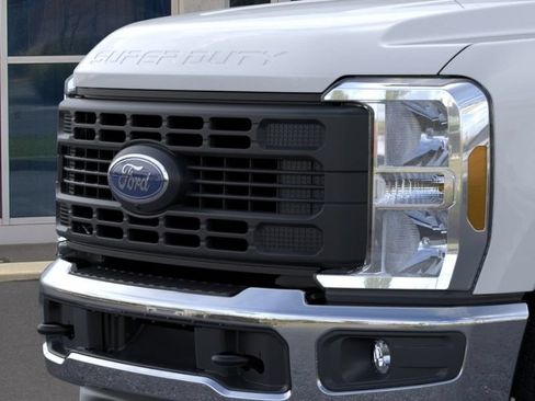 New 2026 Ford F250 XL w/ 360-Degree Camera Package RWD image 40