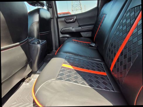 Used 2022 Toyota Tacoma TRD Off-Road image 36