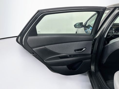Used 2025 Hyundai Elantra Limited FWD image 28