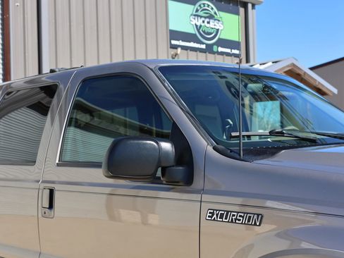 Used 2000 Ford Excursion XLT image 16