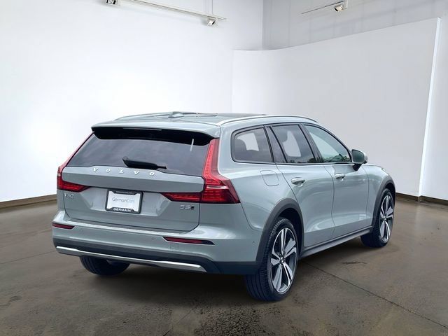 Certified 2024 Volvo V60 B5 Cross Country Plus w/ Climate Package AWD/4WD image 7