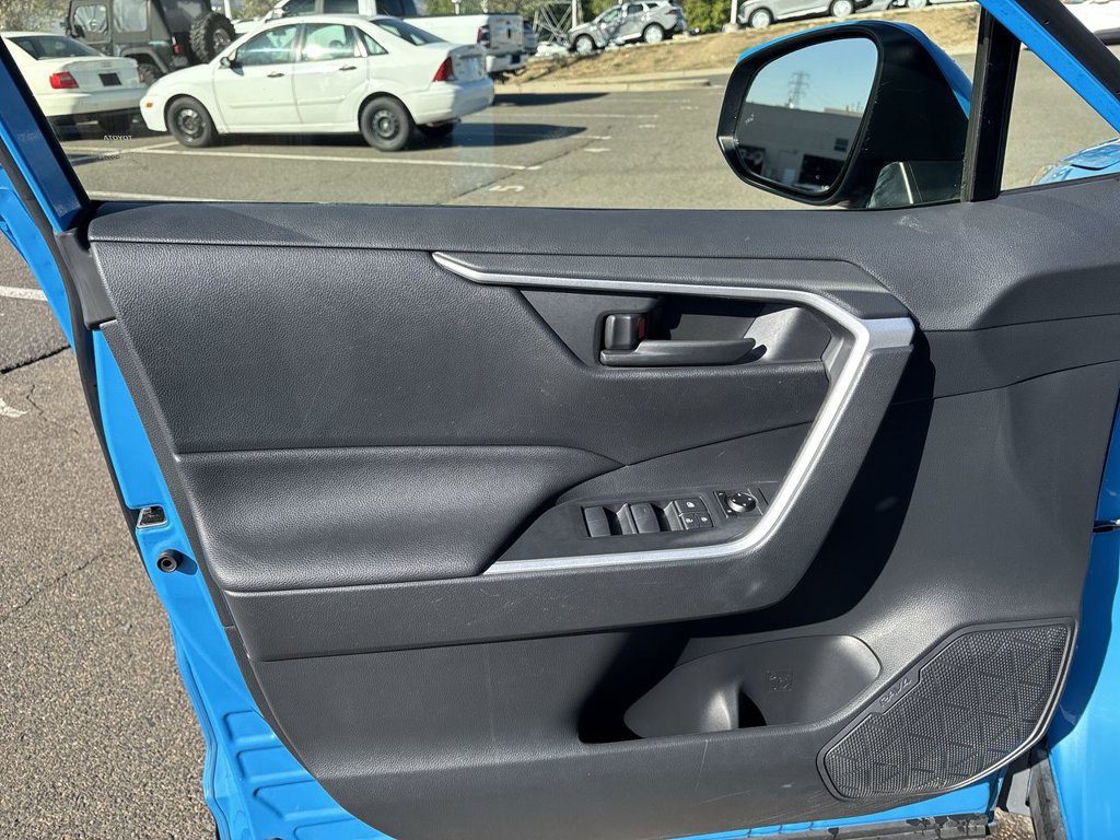 Used 2020 Toyota RAV4 LE w/ All Weather Liner Package AWD/4WD image 25
