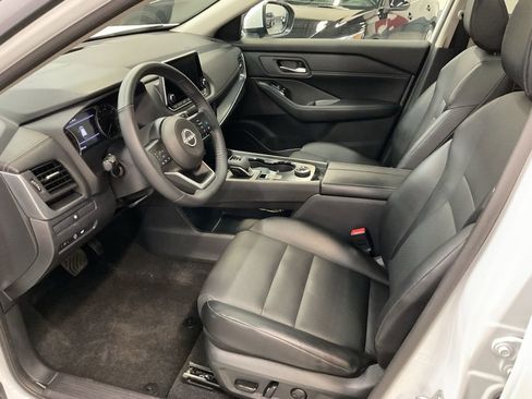 Used 2024 Nissan Rogue SV w/ SV Premium Package image 10