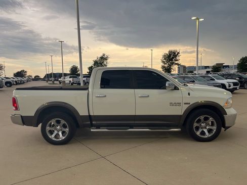 Used 2018 RAM 1500 Laramie w/ Convenience Group AWD/4WD image 6