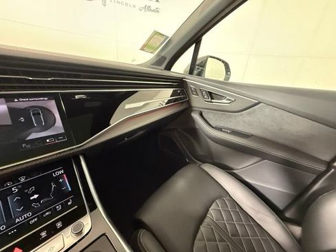 Used 2025 Audi SQ7 Prestige AWD/4WD image 28