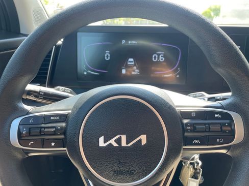Used 2025 Kia Sportage LX image 27