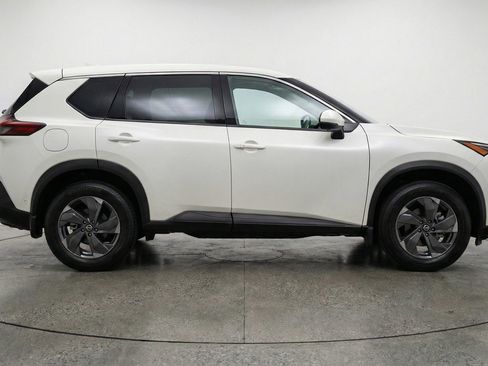 Used 2025 Nissan Rogue SV AWD/4WD image 11
