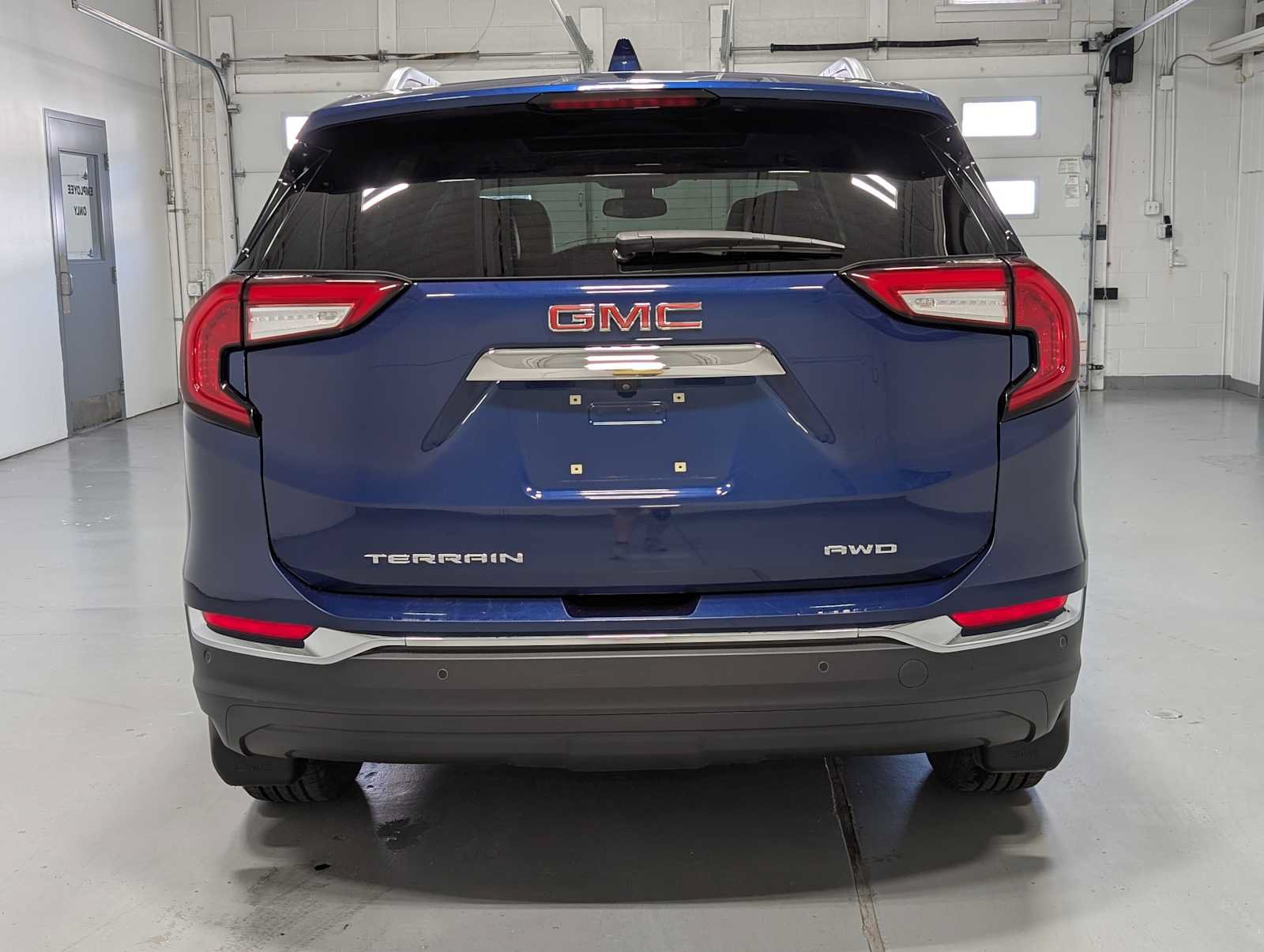 Used 2022 GMC Terrain SLT w/ Tech Package AWD/4WD image 9