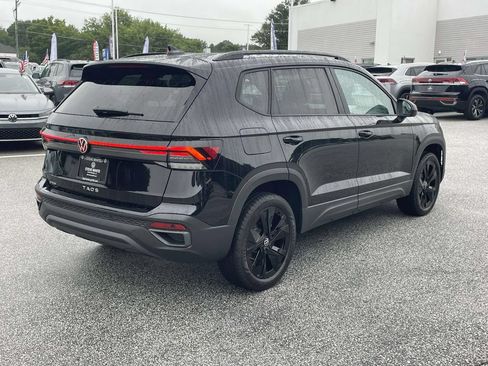 New 2026 Volkswagen Taos SE FWD image 7