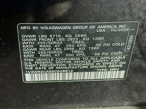 Used 2025 Volkswagen Atlas SE image 12