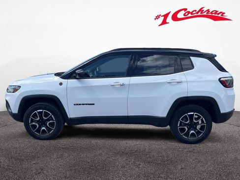 Used 2024 Jeep Compass Trailhawk AWD/4WD image 10
