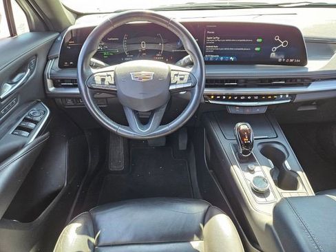 Certified 2024 Cadillac XT4 Premium Luxury image 11