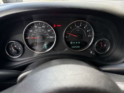 Used 2014 Jeep Wrangler Unlimited Sport w/ Quick Order Package 24S AWD/4WD image 17