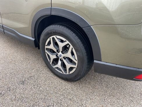 Used 2022 Subaru Forester Premium image 4