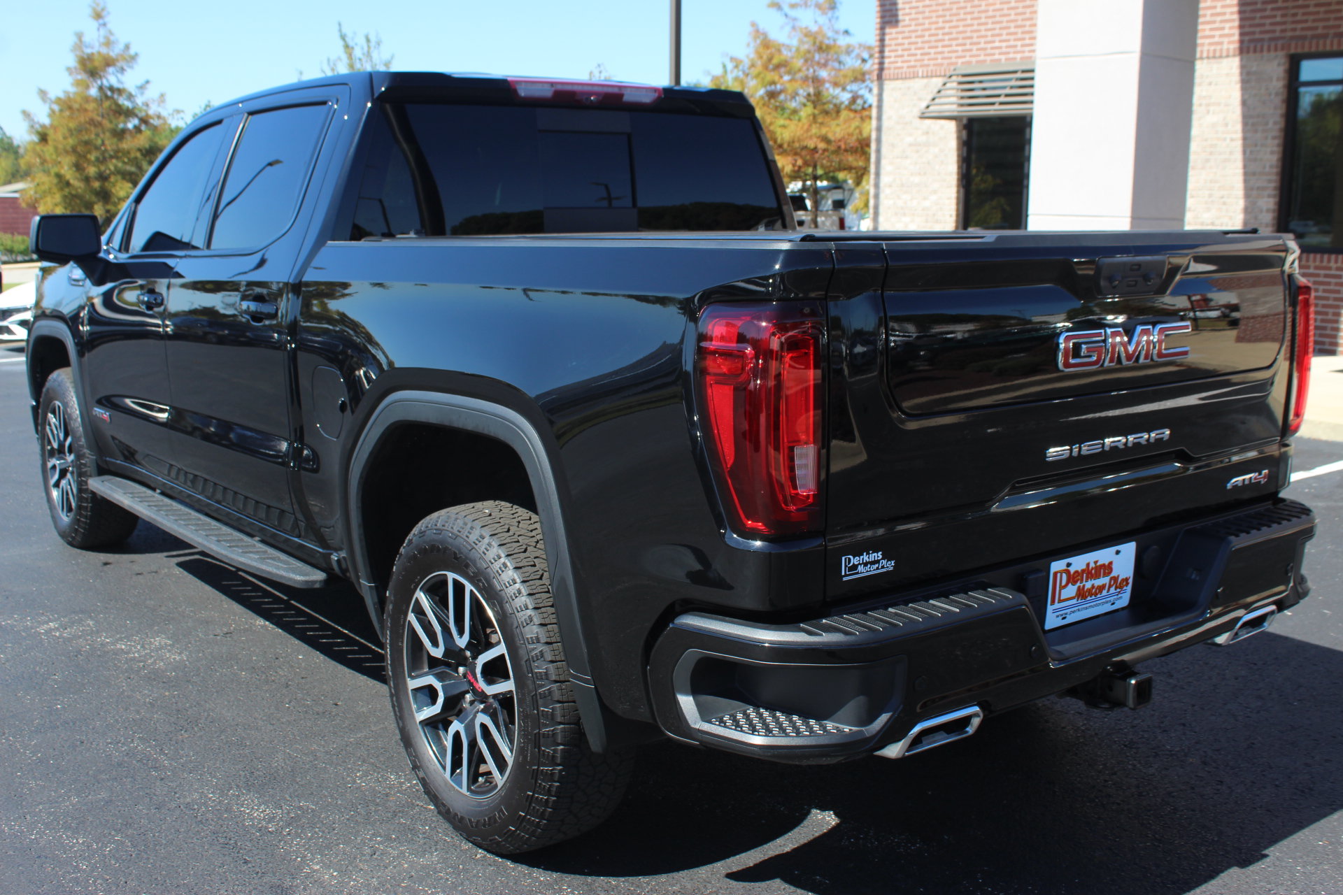 Used 2023 GMC Sierra 1500 AT4 w/ AT4 Premium Package AWD/4WD image 10