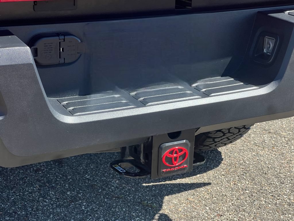 Used 2025 Toyota Tacoma SR5 AWD/4WD image 7