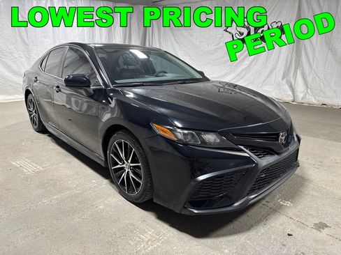 Used 2021 Toyota Camry SE FWD image 1