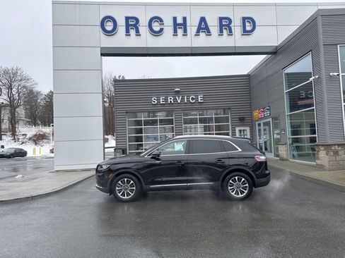 Used 2022 Lincoln Nautilus AWD w/ Premium Package image 2