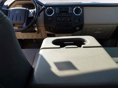 Used 2010 Ford F250 XLT image 12
