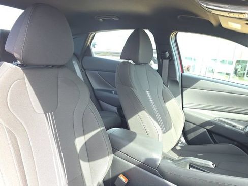 Certified 2025 Hyundai Elantra Sport FWD image 8