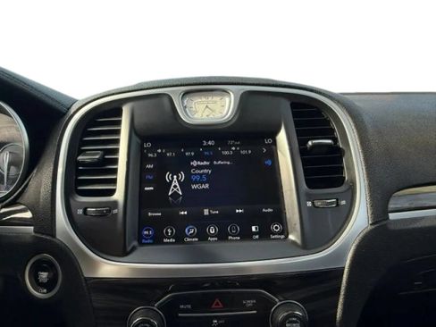 Used 2019 Chrysler 300 Touring RWD image 22