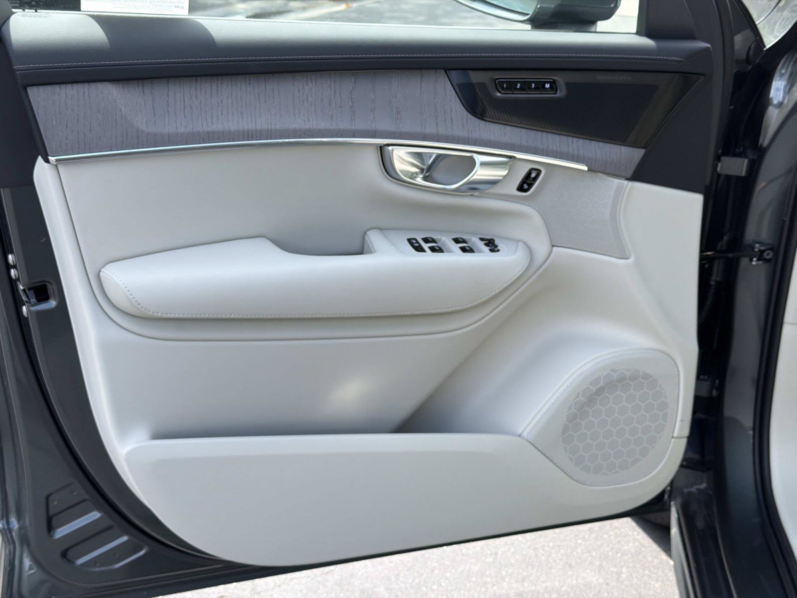 New 2027 Volvo XC90 B6 Ultra AWD/4WD image 11