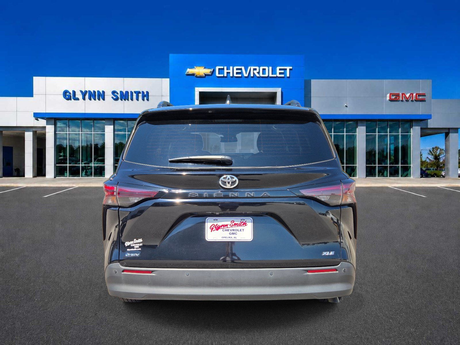 Used 2026 Toyota Sienna XLE FWD image 8