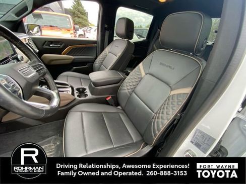 Used 2023 GMC Canyon Denali AWD/4WD image 10