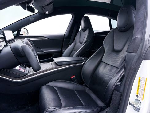 Used 2022 Tesla Model S image 18