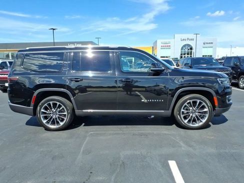 Used 2022 Jeep Wagoneer Series III w/ Premium Group I AWD/4WD image 29