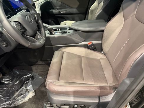 Used 2025 Lexus TX 550h AWD Plug-In Hybrid w/ Technology Package image 22