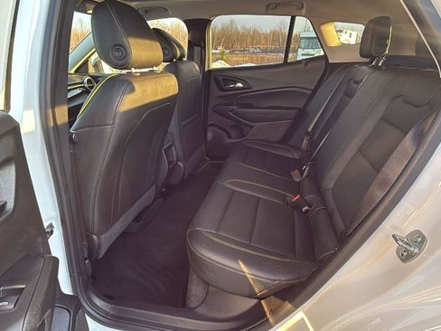 Used 2025 Chevrolet Trax ACTIV w/ Sunroof Package image 24