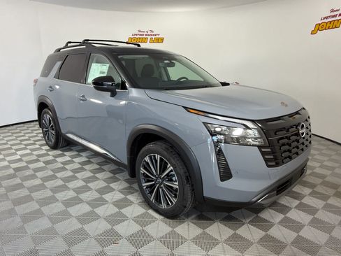 New 2026 Nissan Pathfinder Platinum FWD image 8