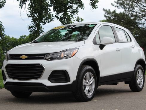 Used 2017 Chevrolet Trax LS AWD/4WD image 3