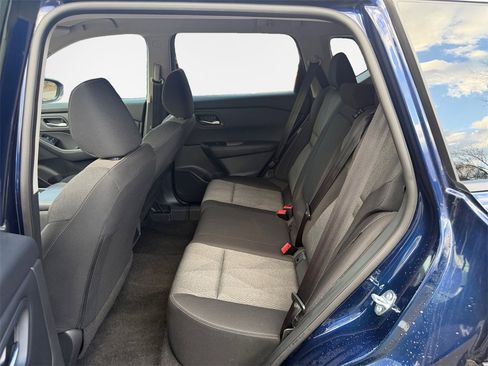 Used 2025 Nissan Rogue SV image 14