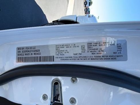 New 2026 RAM 2500 Laramie AWD/4WD image 36