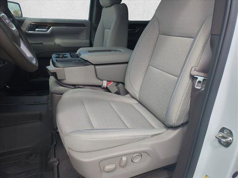 New 2026 GMC Sierra 1500 SLE image 4