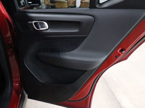 Used 2020 Volvo XC40 T5 R-Design w/ Protection Package Premier image 18