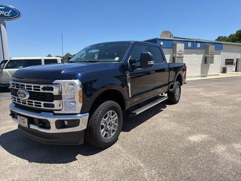 New 2025 Ford F250 XLT w/ FX4 Off-Road Package AWD/4WD image 2