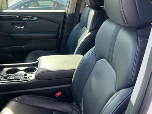 Certified 2023 Honda Pilot Touring image 11
