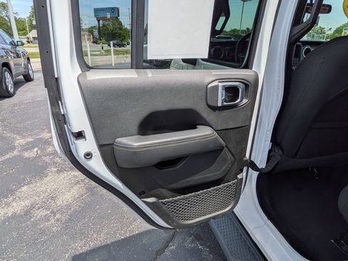 Used 2021 Jeep Wrangler Unlimited Sahara AWD/4WD image 19