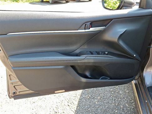 Used 2023 Toyota Camry XSE image 13