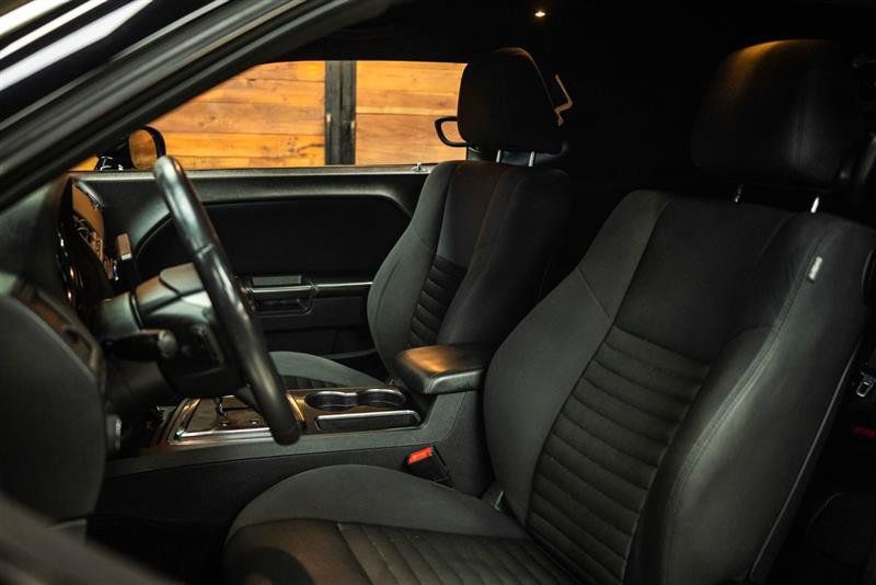 Used 2014 Dodge Challenger SXT RWD image 8