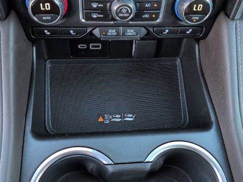 Used 2024 Chevrolet Suburban LT image 26