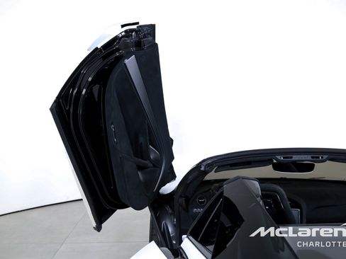 Used 2024 McLaren 750S Spider image 12
