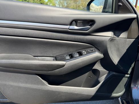Used 2023 Nissan Altima 2.5 SV FWD image 18
