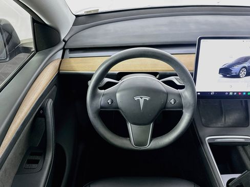 Used 2024 Tesla Model Y Long Range AWD/4WD image 17