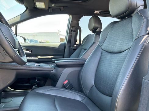 Used 2025 Toyota Sienna XLE Woodland Edition AWD/4WD image 17