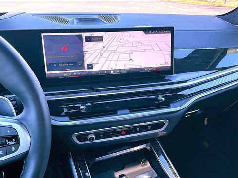 Used 2025 BMW X7 M60i image 7