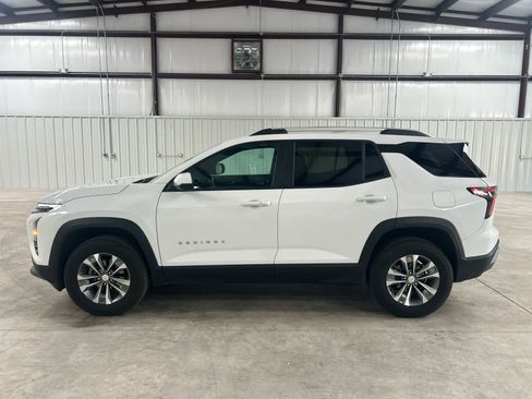 Used 2025 Chevrolet Equinox LT w/ Convenience Package II image 2